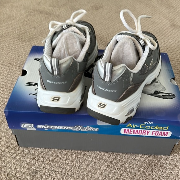 Women’s Skechers D’Lites with Air Cooled Memory Foam - Picture 2 of 3